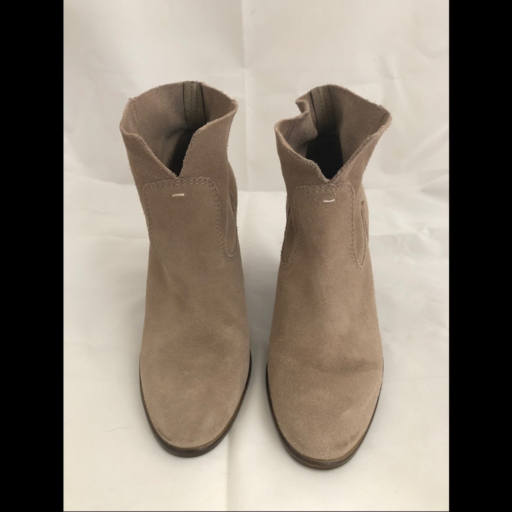 Vince Camuto suede ankle booties. Size 5.5